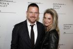 Amsterdam 12 september 2017
Johnny de Mol met zijn aanstaande vrouw Anouk v Schie bij de premiere van het Nationaal Ballet in de stopera