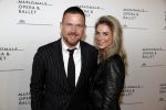 Amsterdam 12 september 2017
Johnny de Mol met zijn aanstaande vrouw Anouk v Schie bij de premiere van het Nationaal Ballet in de stopera