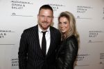 Amsterdam 12 september 2017
Johnny de Mol met zijn aanstaande vrouw Anouk v Schie bij de premiere van het Nationaal Ballet in de stopera