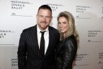 Amsterdam 12 september 2017
Johnny de Mol met zijn aanstaande vrouw Anouk v Schie bij de premiere van het Nationaal Ballet in de stopera