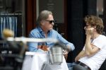 Amsterdam 31 juli 2017
Jort Kelder met een kennis op terras.
