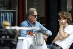 Amsterdam 31 juli 2017
Jort Kelder met een kennis op terras.