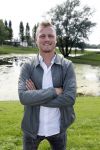 Eiland van Maurik 4 september 2017
Groepsfoto met Nicolette Kluijver en Dennis Weening met Marieke Elsinga, Anouk Hoogendijk, Roeland Fernhout, Niels Gomperts, Carolina Dijkhuizen, Henk Poort, Joelle Witschge, Richard Witschge, Shelly Sterk, Soundos El Ahmadi, Danny Froger, Kaj Gorgels, Nicole Buch en Brace. tijdens de persviewing van Expeditie Robinson 2017 op het Eiland van Maurik