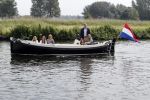 Warmond 7 juli 2017
Koninklijk fotouurtje in Warmond . Koning Willem Alexander Koningin Maxima prionses Amalia Ariane en Alexia komen aanvaren met een sloep.
