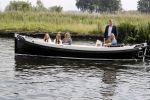 Warmond 7 juli 2017
Koninklijk fotouurtje in Warmond . Koning Willem Alexander Koningin Maxima prionses Amalia Ariane en Alexia komen aanvaren met een sloep.