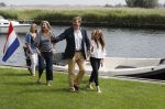 Warmond 7 juli 2017
Koninklijk fotouurtje in Warmond . Koning Willem Alexander Koningin Maxima prionses Amalia Ariane en Alexia komen aanvaren met een sloep.