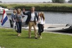 Warmond 7 juli 2017
Koninklijk fotouurtje in Warmond . Koning Willem Alexander Koningin Maxima prionses Amalia Ariane en Alexia komen aanvaren met een sloep.