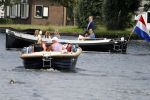 Warmond 7 juli 2017
Koninklijk fotouurtje in Warmond . Koning Willem Alexander Koningin Maxima prionses Amalia Ariane en Alexia komen aanvaren met een sloep.