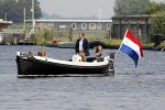 Warmond 7 juli 2017
Koninklijk fotouurtje in Warmond . Koning Willem Alexander Koningin Maxima prionses Amalia Ariane en Alexia komen aanvaren met een sloep.