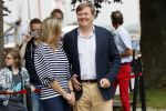Warmond 7 juli 2017
Koninklijk fotouurtje in Warmond . Koning Willem Alexander Koningin Maxima prionses Amalia Ariane en Alexia komen aanvaren met een sloep.