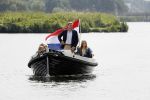 Warmond 7 juli 2017
Koninklijk fotouurtje in Warmond . Koning Willem Alexander Koningin Maxima prionses Amalia Ariane en Alexia komen aanvaren met een sloep.