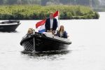 Warmond 7 juli 2017
Koninklijk fotouurtje in Warmond . Koning Willem Alexander Koningin Maxima prionses Amalia Ariane en Alexia komen aanvaren met een sloep.