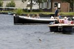Warmond 7 juli 2017
Koninklijk fotouurtje in Warmond . Koning Willem Alexander Koningin Maxima prionses Amalia Ariane en Alexia komen aanvaren met een sloep.