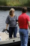 Warmond 7 juli 2017
Koninklijk fotouurtje in Warmond . Koning Willem Alexander Koningin Maxima prionses Amalia Ariane en Alexia komen aanvaren met een sloep.