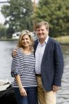 Warmond 7 juli 2017
Koninklijk fotouurtje in Warmond . Koning Willem Alexander Koningin Maxima prionses Amalia Ariane en Alexia komen aanvaren met een sloep.