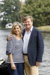 Warmond 7 juli 2017
Koninklijk fotouurtje in Warmond . Koning Willem Alexander Koningin Maxima prionses Amalia Ariane en Alexia komen aanvaren met een sloep.