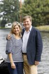 Warmond 7 juli 2017
Koninklijk fotouurtje in Warmond . Koning Willem Alexander Koningin Maxima prionses Amalia Ariane en Alexia komen aanvaren met een sloep.