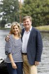 Warmond 7 juli 2017
Koninklijk fotouurtje in Warmond . Koning Willem Alexander Koningin Maxima prionses Amalia Ariane en Alexia komen aanvaren met een sloep.