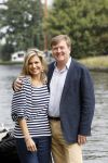 Warmond 7 juli 2017
Koninklijk fotouurtje in Warmond . Koning Willem Alexander Koningin Maxima prionses Amalia Ariane en Alexia komen aanvaren met een sloep.