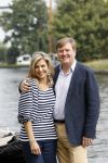 Warmond 7 juli 2017
Koninklijk fotouurtje in Warmond . Koning Willem Alexander Koningin Maxima prionses Amalia Ariane en Alexia komen aanvaren met een sloep.