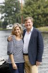 Warmond 7 juli 2017
Koninklijk fotouurtje in Warmond . Koning Willem Alexander Koningin Maxima prionses Amalia Ariane en Alexia komen aanvaren met een sloep.