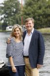 Warmond 7 juli 2017
Koninklijk fotouurtje in Warmond . Koning Willem Alexander Koningin Maxima prionses Amalia Ariane en Alexia komen aanvaren met een sloep.