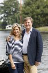 Warmond 7 juli 2017
Koninklijk fotouurtje in Warmond . Koning Willem Alexander Koningin Maxima prionses Amalia Ariane en Alexia komen aanvaren met een sloep.