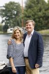 Warmond 7 juli 2017
Koninklijk fotouurtje in Warmond . Koning Willem Alexander Koningin Maxima prionses Amalia Ariane en Alexia komen aanvaren met een sloep.