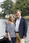 Warmond 7 juli 2017
Koninklijk fotouurtje in Warmond . Koning Willem Alexander Koningin Maxima prionses Amalia Ariane en Alexia komen aanvaren met een sloep.