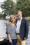 Warmond 7 juli 2017
Koninklijk fotouurtje in Warmond . Koning Willem Alexander Koningin Maxima prionses Amalia Ariane en Alexia komen aanvaren met een sloep.