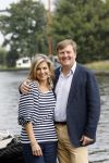 Warmond 7 juli 2017
Koninklijk fotouurtje in Warmond . Koning Willem Alexander Koningin Maxima prionses Amalia Ariane en Alexia komen aanvaren met een sloep.