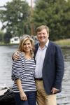 Warmond 7 juli 2017
Koninklijk fotouurtje in Warmond . Koning Willem Alexander Koningin Maxima prionses Amalia Ariane en Alexia komen aanvaren met een sloep.