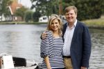 Warmond 7 juli 2017
Koninklijk fotouurtje in Warmond . Koning Willem Alexander Koningin Maxima prionses Amalia Ariane en Alexia komen aanvaren met een sloep.
