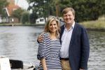 Warmond 7 juli 2017
Koninklijk fotouurtje in Warmond . Koning Willem Alexander Koningin Maxima prionses Amalia Ariane en Alexia komen aanvaren met een sloep.
