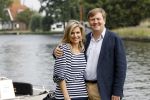 Warmond 7 juli 2017
Koninklijk fotouurtje in Warmond . Koning Willem Alexander Koningin Maxima prionses Amalia Ariane en Alexia komen aanvaren met een sloep.