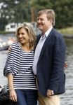 Warmond 7 juli 2017
Koninklijk fotouurtje in Warmond . Koning Willem Alexander Koningin Maxima prionses Amalia Ariane en Alexia komen aanvaren met een sloep.