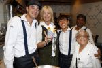 Amsterdam 21 juli 2017 
Lil Kleine en zijn beste vriend Daniel Lam openen een patatzaak bij het rembrandsplein. De zaak heet de Belg
