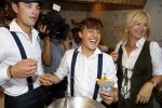 Amsterdam 21 juli 2017 
Lil Kleine en zijn beste vriend Daniel Lam openen een patatzaak bij het rembrandsplein. De zaak heet de Belg