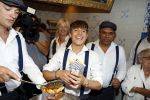 Amsterdam 21 juli 2017 
Lil Kleine en zijn beste vriend Daniel Lam openen een patatzaak bij het rembrandsplein. De zaak heet de Belg