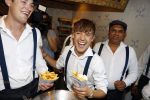 Amsterdam 21 juli 2017 
Lil Kleine en zijn beste vriend Daniel Lam openen een patatzaak bij het rembrandsplein. De zaak heet de Belg