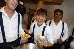 Amsterdam 21 juli 2017 
Lil Kleine en zijn beste vriend Daniel Lam openen een patatzaak bij het rembrandsplein. De zaak heet de Belg