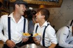 Amsterdam 21 juli 2017 
Lil Kleine en zijn beste vriend Daniel Lam openen een patatzaak bij het rembrandsplein. De zaak heet de Belg