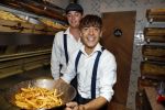 Amsterdam 21 juli 2017 
Lil Kleine en zijn beste vriend Daniel Lam openen een patatzaak bij het rembrandsplein. De zaak heet de Belg