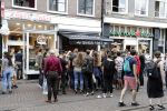 Amsterdam 21 juli 2017 
Lil Kleine en zijn beste vriend Daniel Lam openen een patatzaak bij het rembrandsplein. De zaak heet de Belg. Honderden fans voor de patatzaak