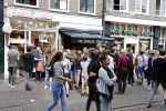 Amsterdam 21 juli 2017 
Lil Kleine en zijn beste vriend Daniel Lam openen een patatzaak bij het rembrandsplein. De zaak heet de Belg. Honderden fans voor de patatzaak