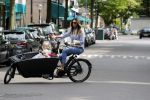 Amsterdam 15 juli 2017 
Maria Tailor met kinderen in de bakfiets . Haar vriend Jeroen v d Bergh is er ook bij