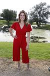 Eiland van Maurik 4 september 2017
Groepsfoto met Nicolette Kluijver en Dennis Weening met Marieke Elsinga, Anouk Hoogendijk, Roeland Fernhout, Niels Gomperts, Carolina Dijkhuizen, Henk Poort, Joelle Witschge, Richard Witschge, Shelly Sterk, Soundos El Ahmadi, Danny Froger, Kaj Gorgels, Nicole Buch en Brace. tijdens de persviewing van Expeditie Robinson 2017 op het Eiland van Maurik