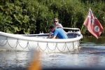 Amsterdam / Ouderkerk aan de Amstel 21 juli 2017
Jort Kelder en Mark Rutte varen met sloep/boot van Jort over de Amstel.