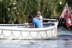 Amsterdam / Ouderkerk aan de Amstel 21 juli 2017
Jort Kelder en Mark Rutte varen met sloep/boot van Jort over de Amstel.