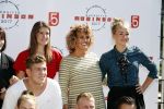 Eiland van Maurik 4 september 2017
Groepsfoto met Nicolette Kluijver en Dennis Weening met Marieke Elsinga, Anouk Hoogendijk, Roeland Fernhout, Niels Gomperts, Carolina Dijkhuizen, Henk Poort, Joelle Witschge, Richard Witschge, Shelly Sterk, Soundos El Ahmadi, Danny Froger, Kaj Gorgels, Nicole Buch en Brace. tijdens de persviewing van Expeditie Robinson 2017 op het Eiland van Maurik